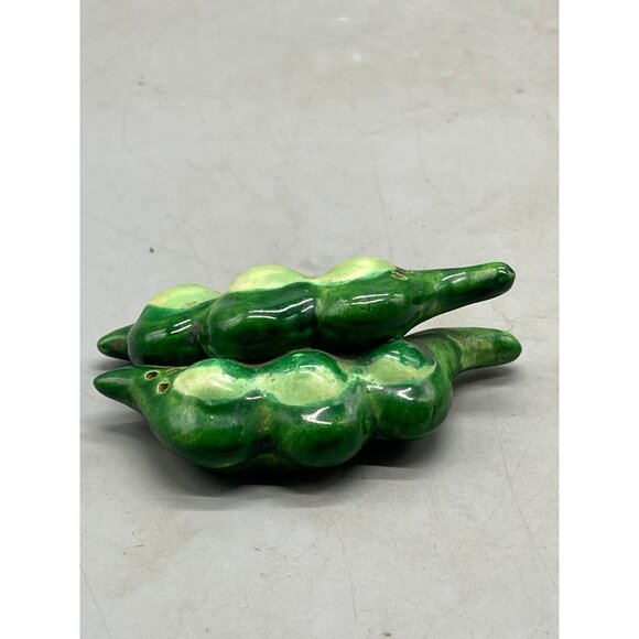 vintage peas in a pod salt pepper shaker green 4" made in Japan vegetable READ - Picture 5 of 7